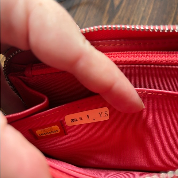 Chanel CC Patent Leather Wallet in Coral - Picture 7 of 8